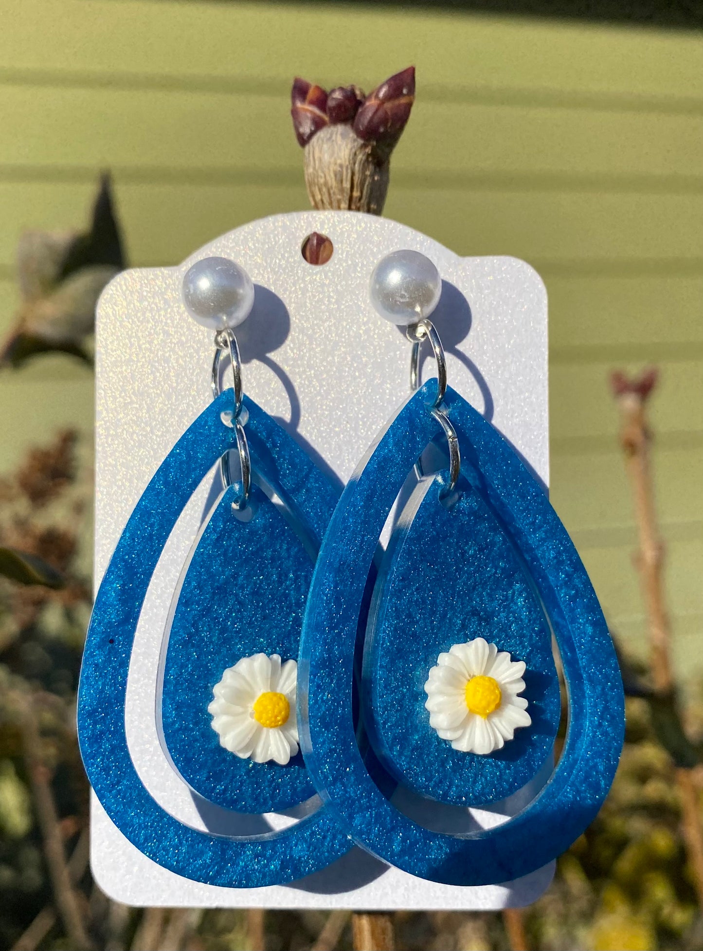 Teardrop Daisy Earrings